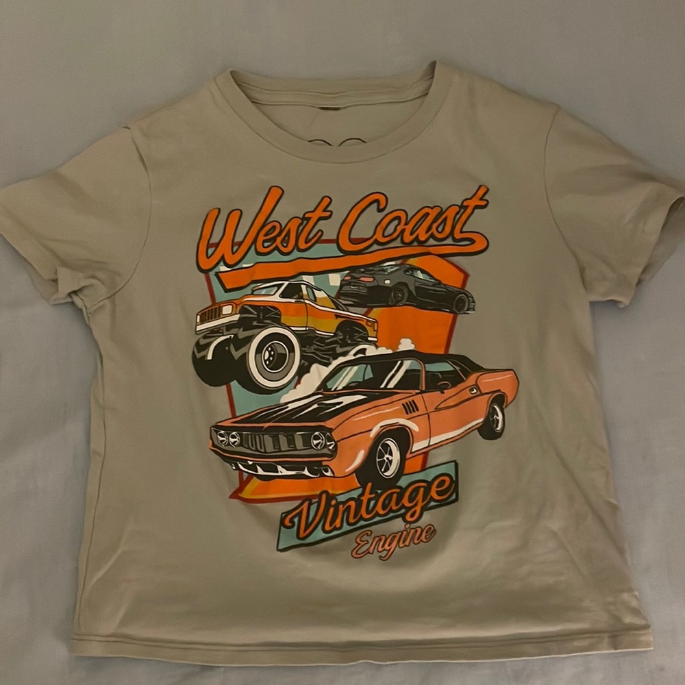 Cropped Gray Tee with Vintage Car Logo on Front
